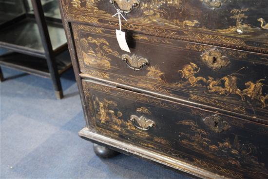 An early 18th century black Japanned and gilt decorated chest of drawers, width 3ft 5.5ins, height 2ft 10ins, depth 1ft 9.5ins